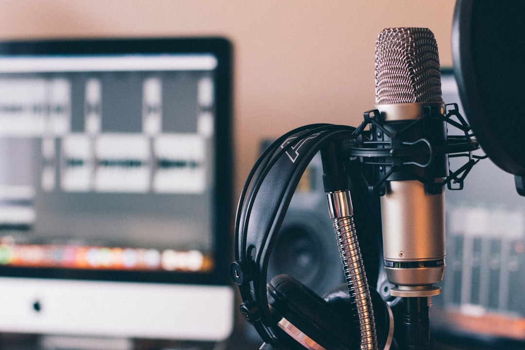 Proses voice over dan sound design untuk video animasi